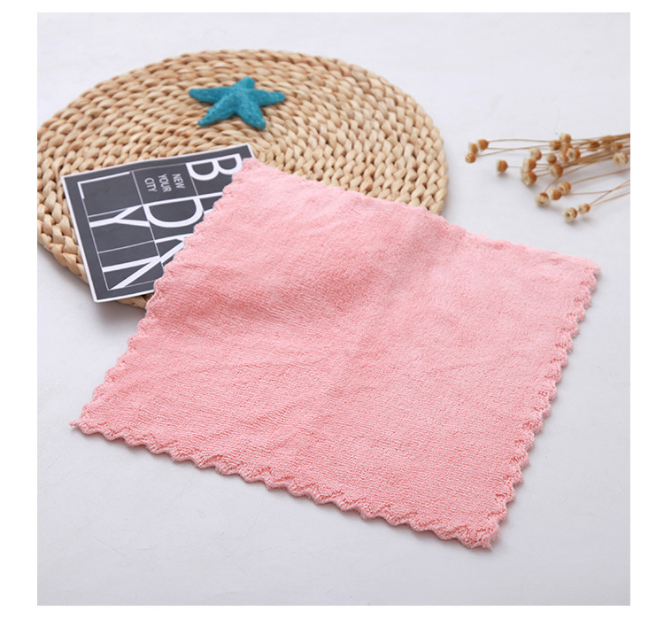 珊瑚绒方巾详情