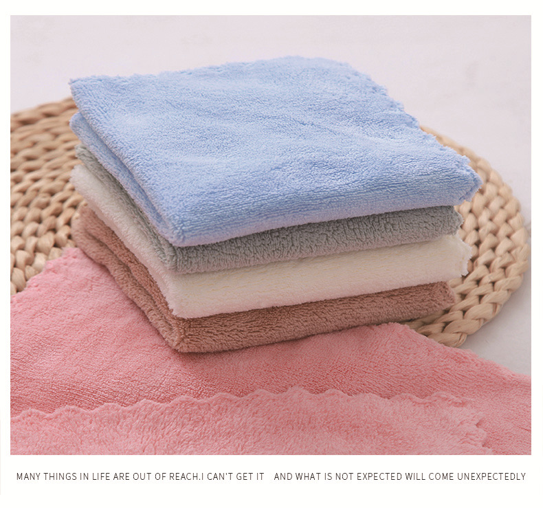 珊瑚绒方巾详情