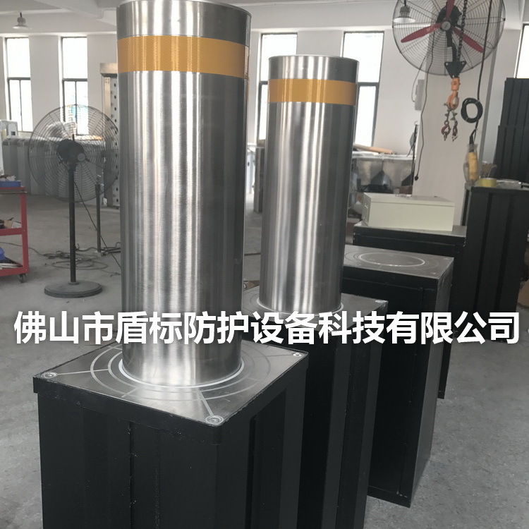 半自动防撞阻车桩