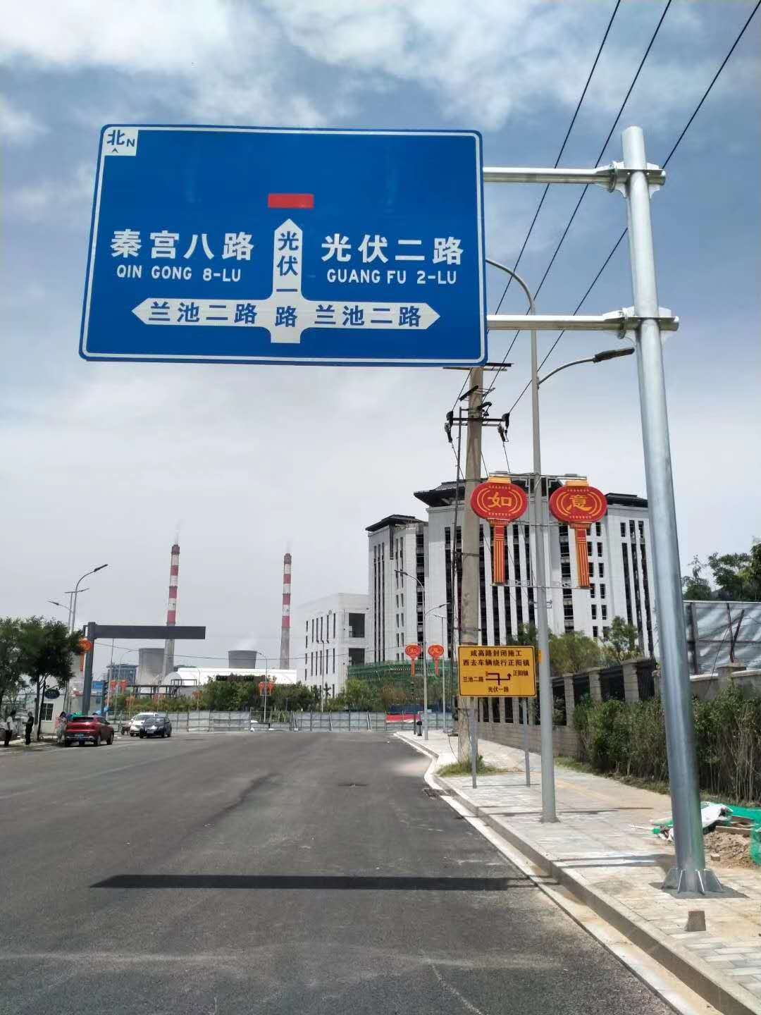 道路交通标志立杆,厂家监控红绿灯显示屏标杆,交通信号灯八角灯杆