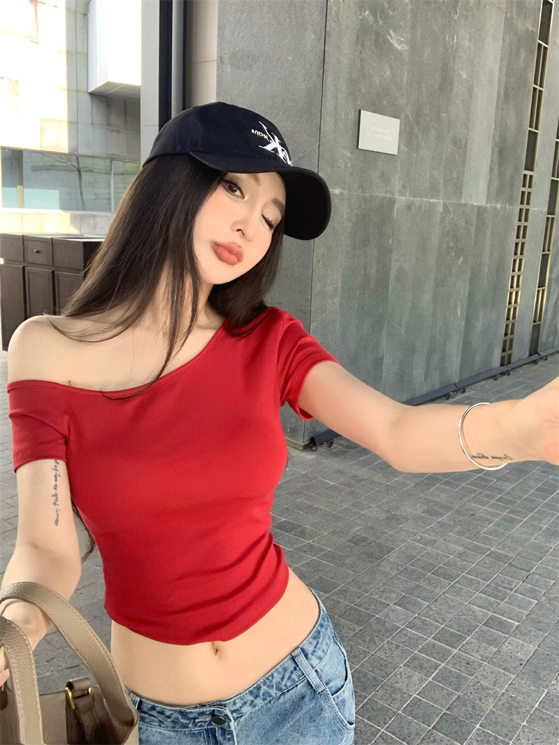 复制_性感辣妹斜领露肩短袖T恤女夏季不规则修身.jpg