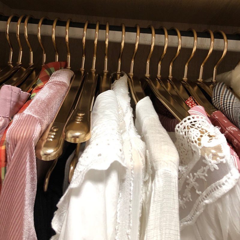 防鼓包收纳衣架