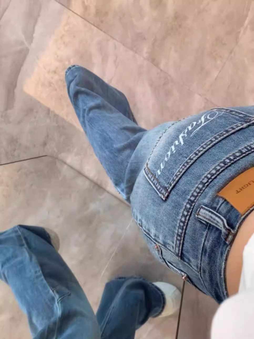 9935290f-03bf-447e-b0c9-ce6a79e93f28.jpe