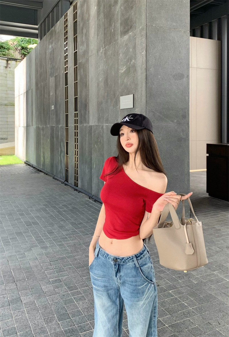 复制_性感辣妹斜领露肩短袖T恤女夏季不规则修身.jpg