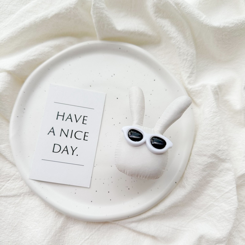 未标题-1-恢复的-恢复的_0005_白支架-砰砰眼镜兔子-