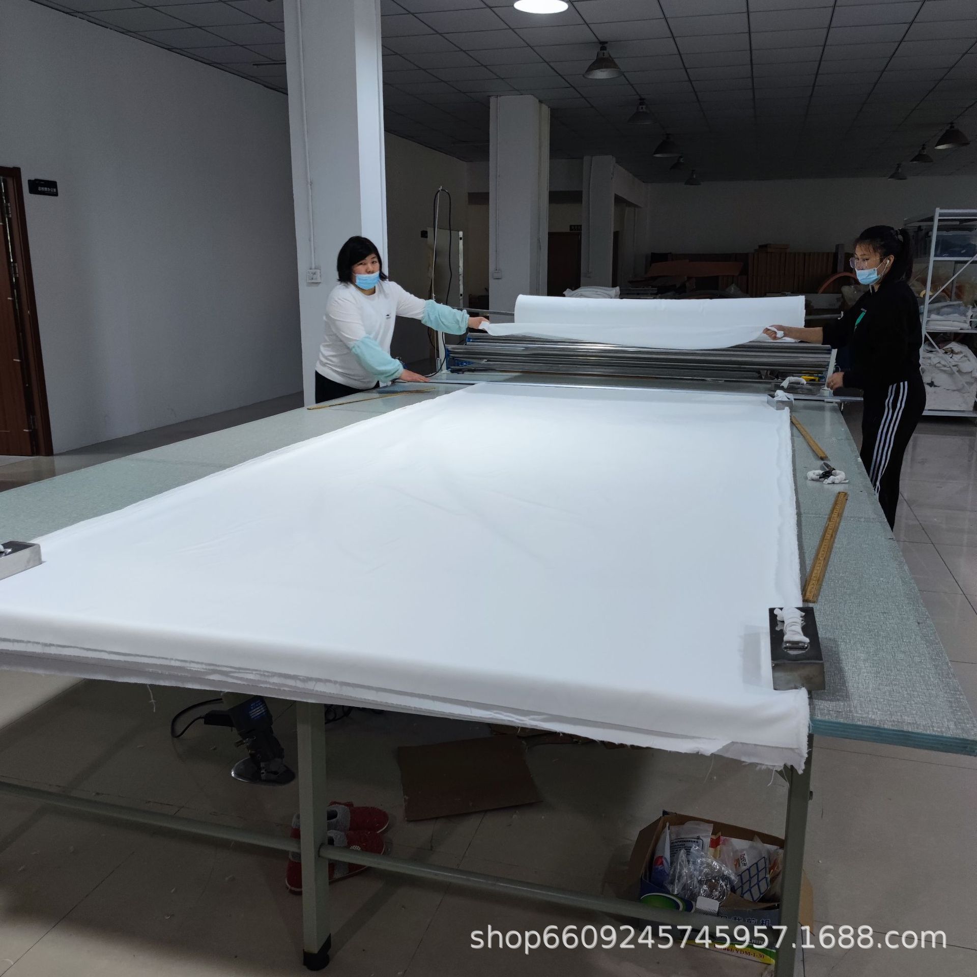 磨毛布裁剪锁边