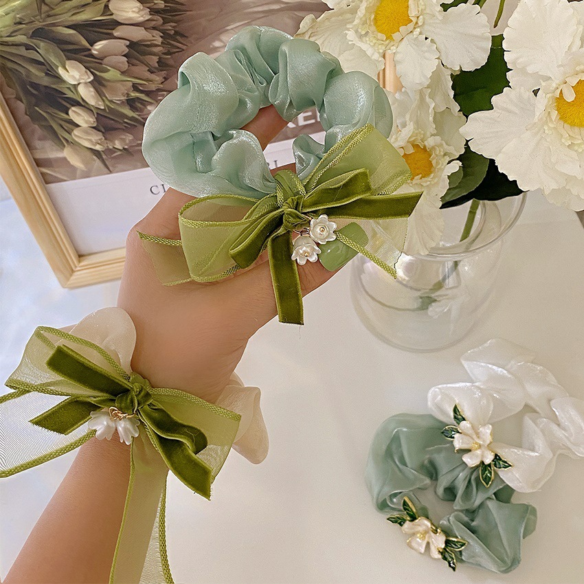 绿色蝴蝶结茶花肠圈