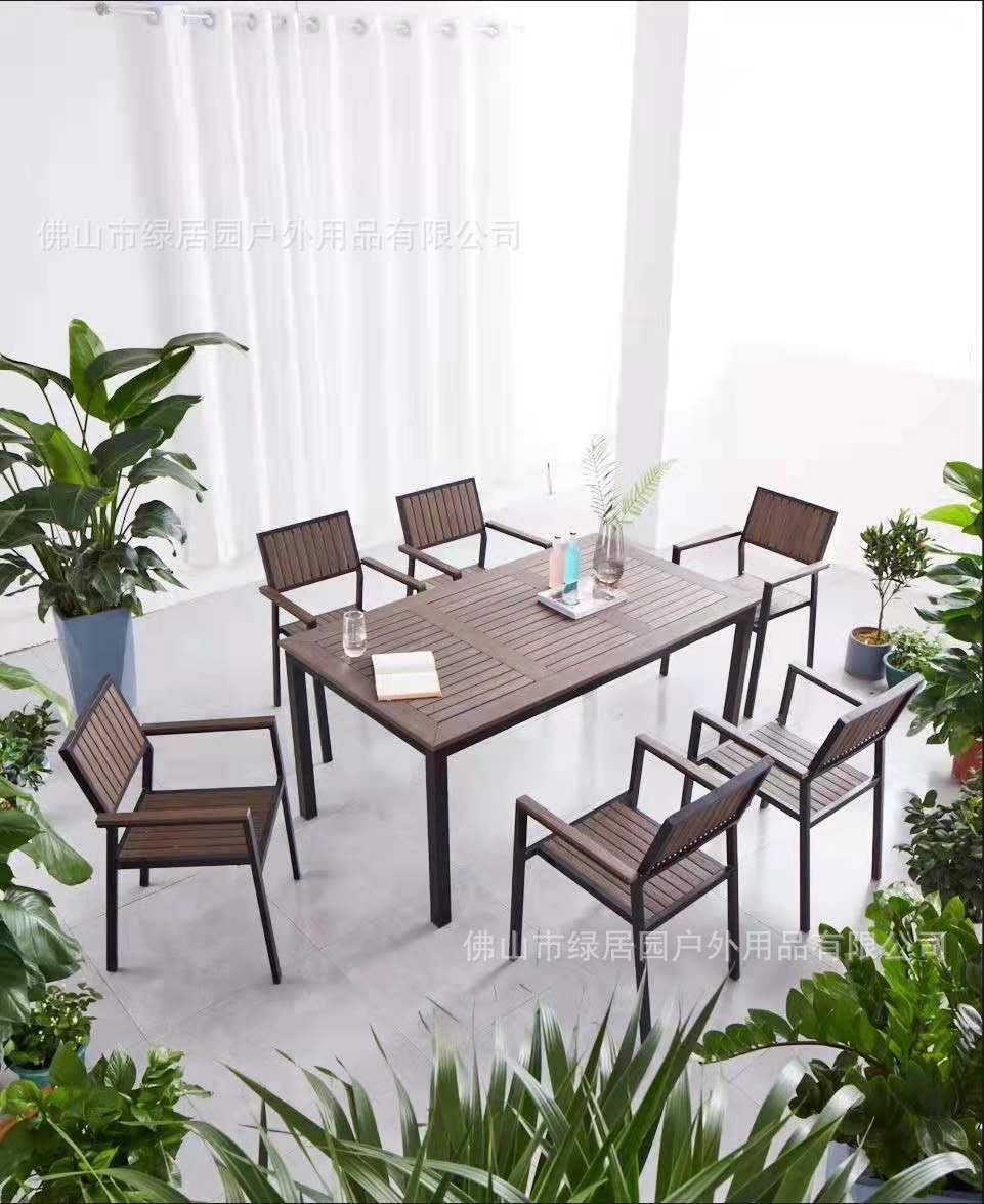 黑框咖啡色塑木桌椅