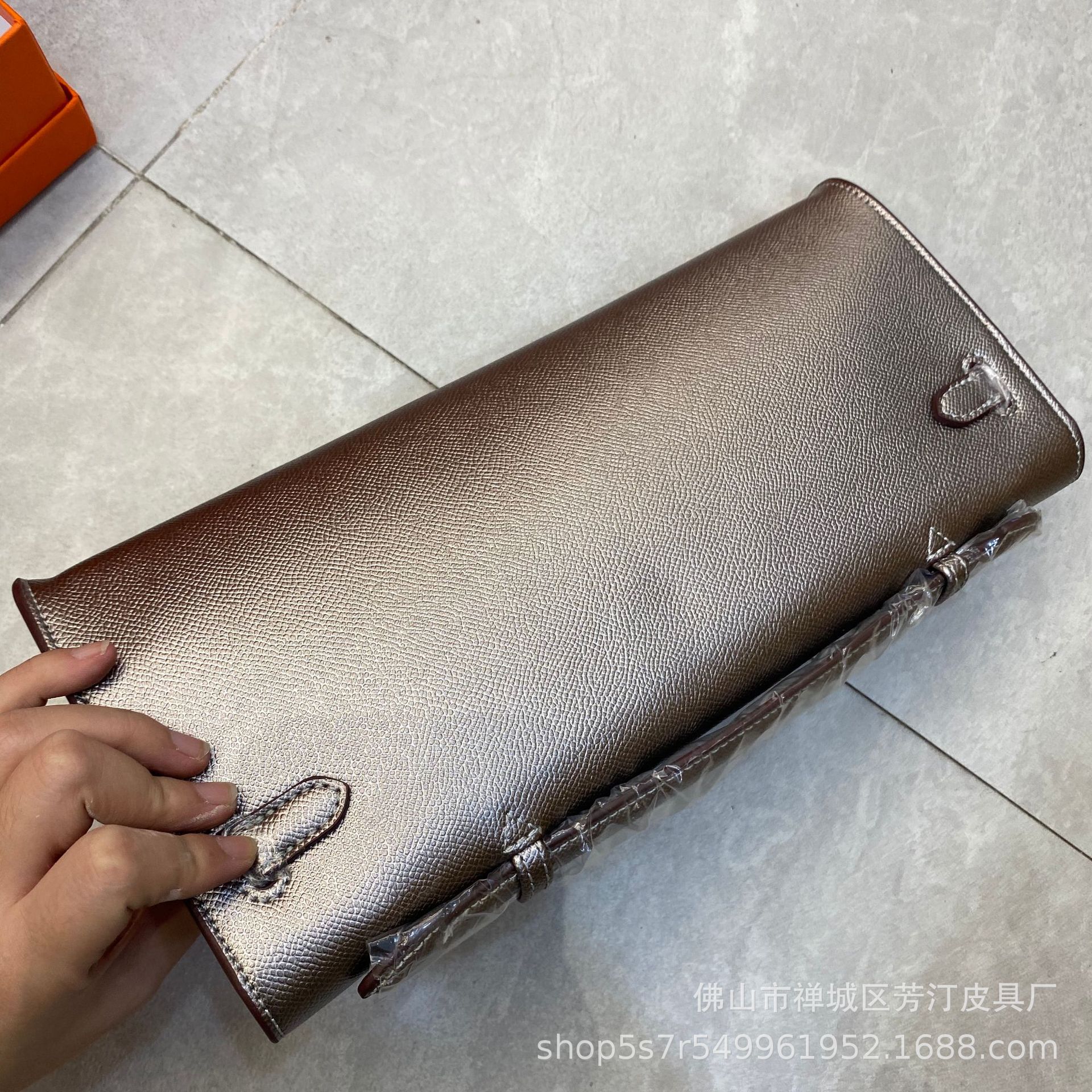 银扣凯莉钱包（盒斜挎