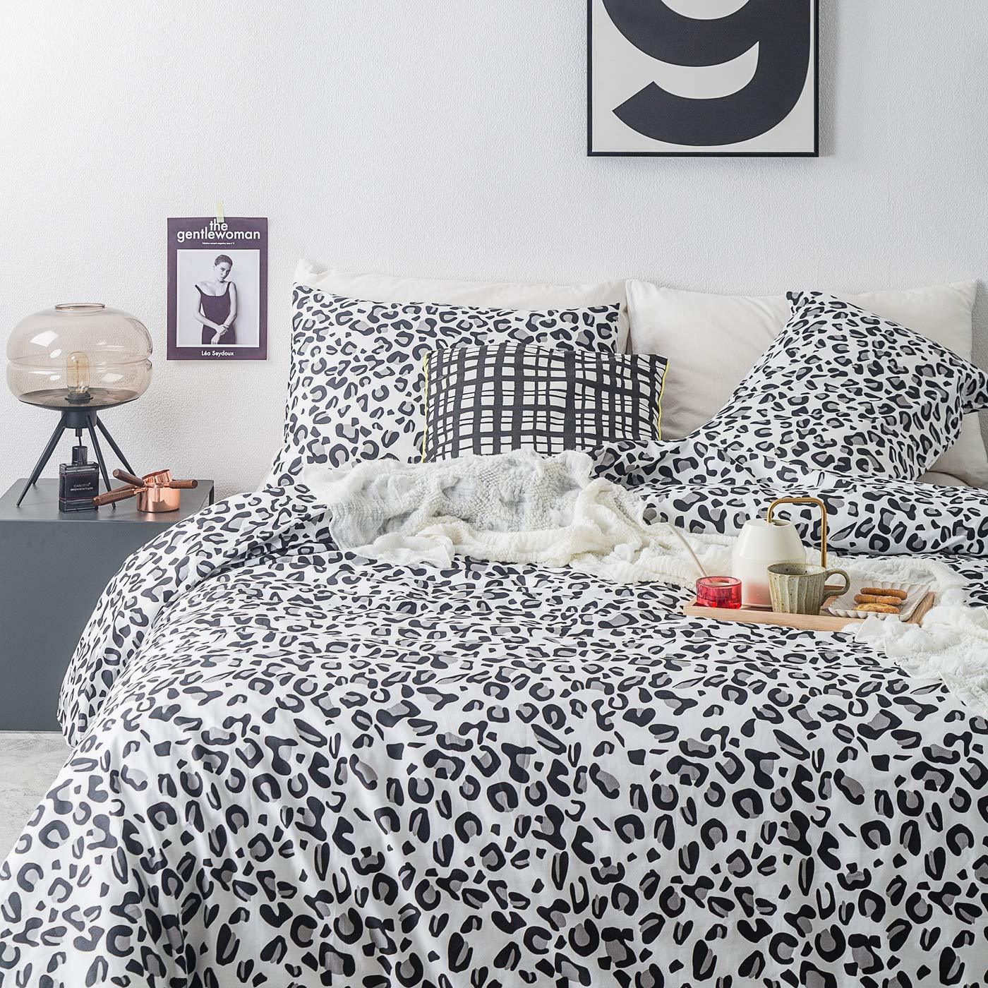 Queen White Leopard-02.jpg