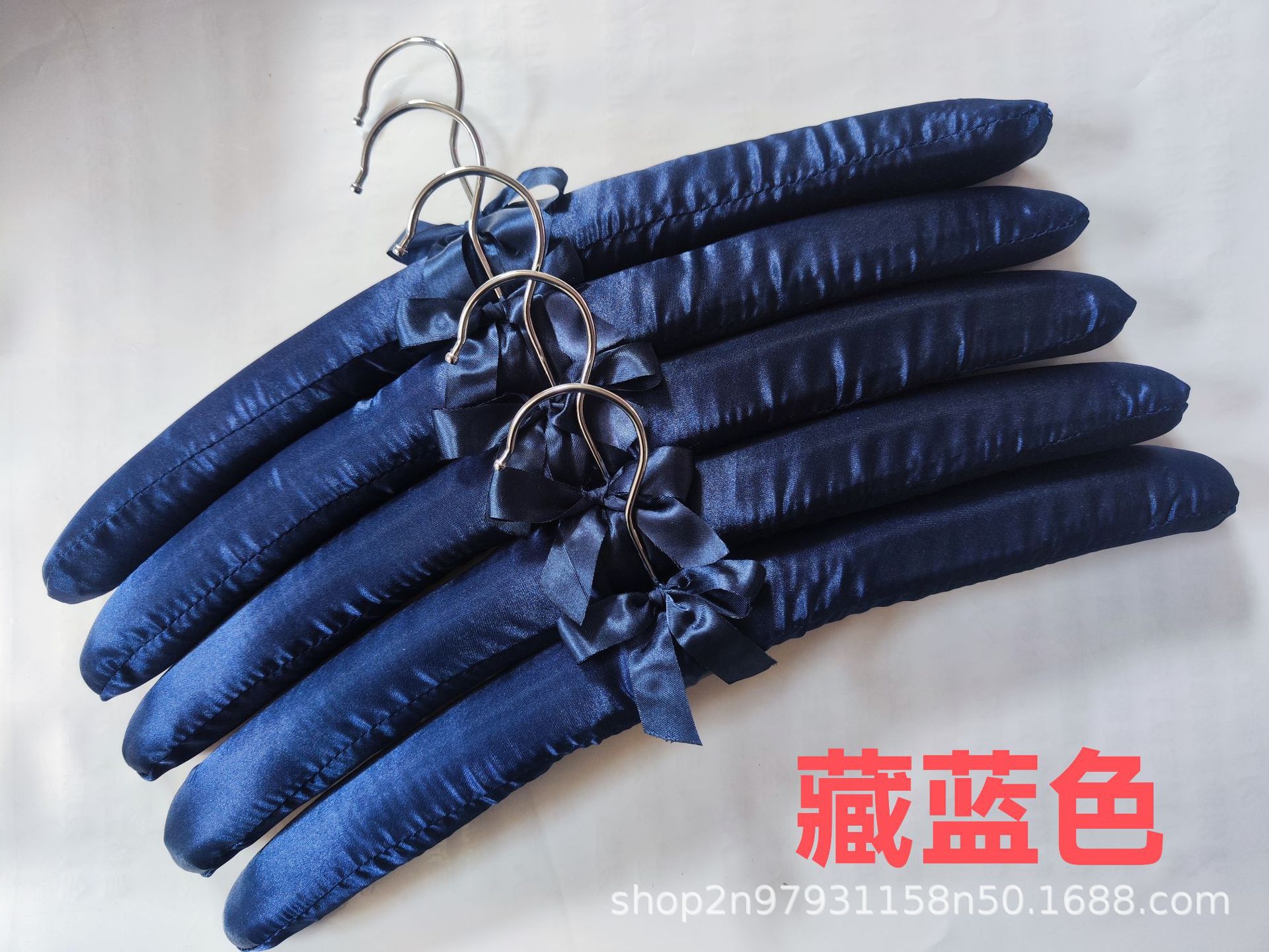 镀铬绸布衣架多种颜色