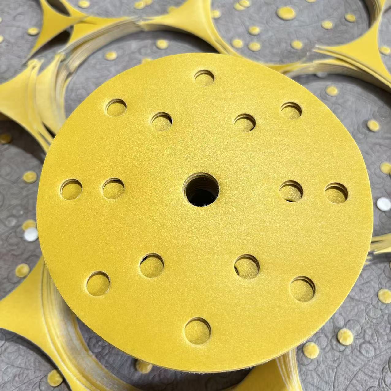 6寸15孔黄砂背绒砂纸