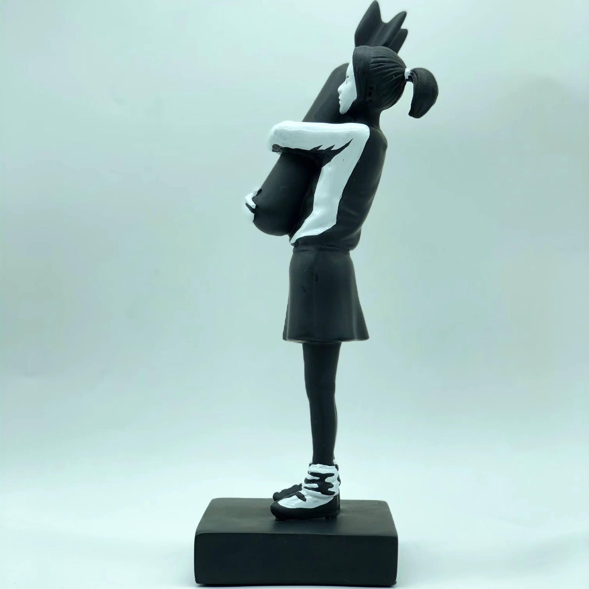 拥抱炸弹的女孩 Bomb Hugger