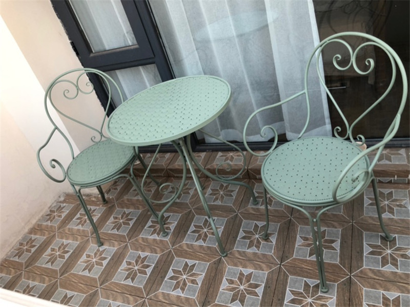 爱心图案户外桌椅