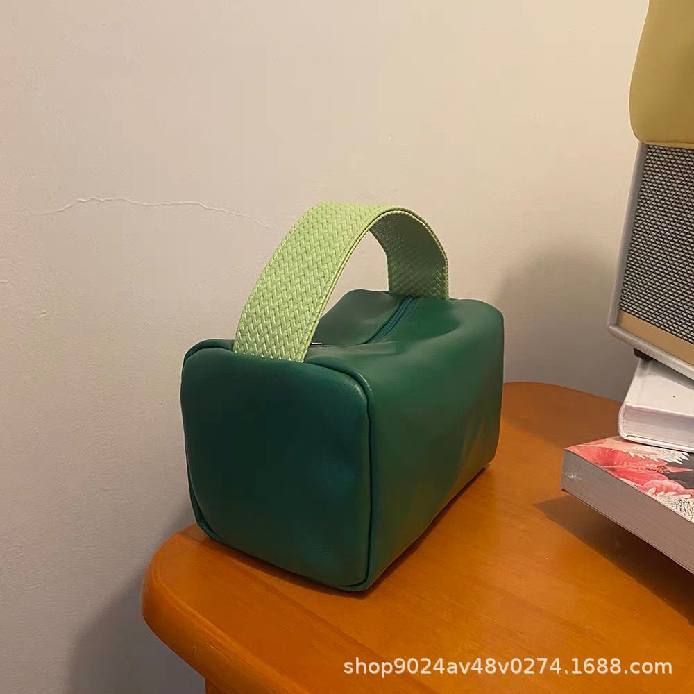 AD4FC9987886B35A302D7D950F8F9E