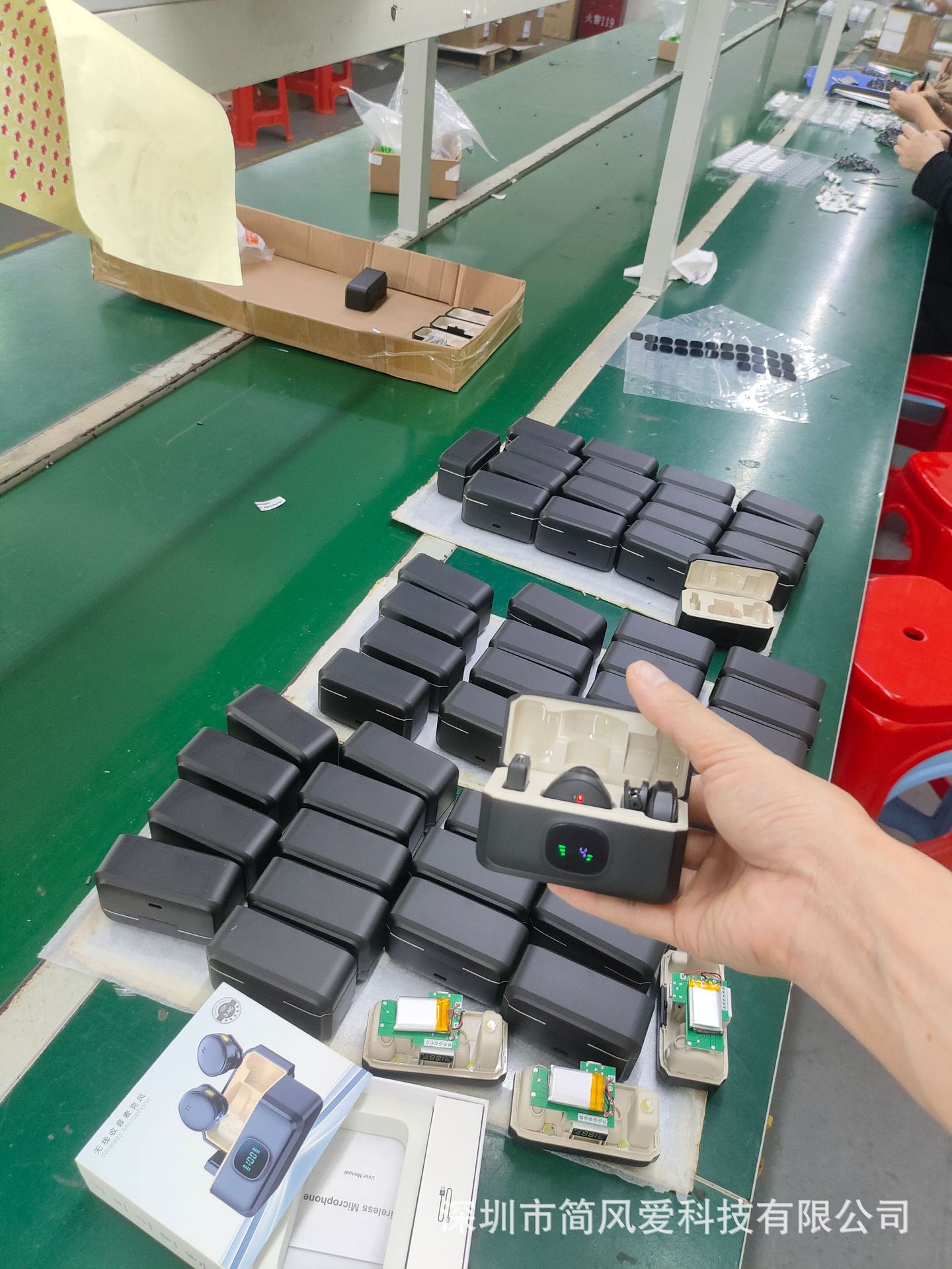 Q8 wireless microphone