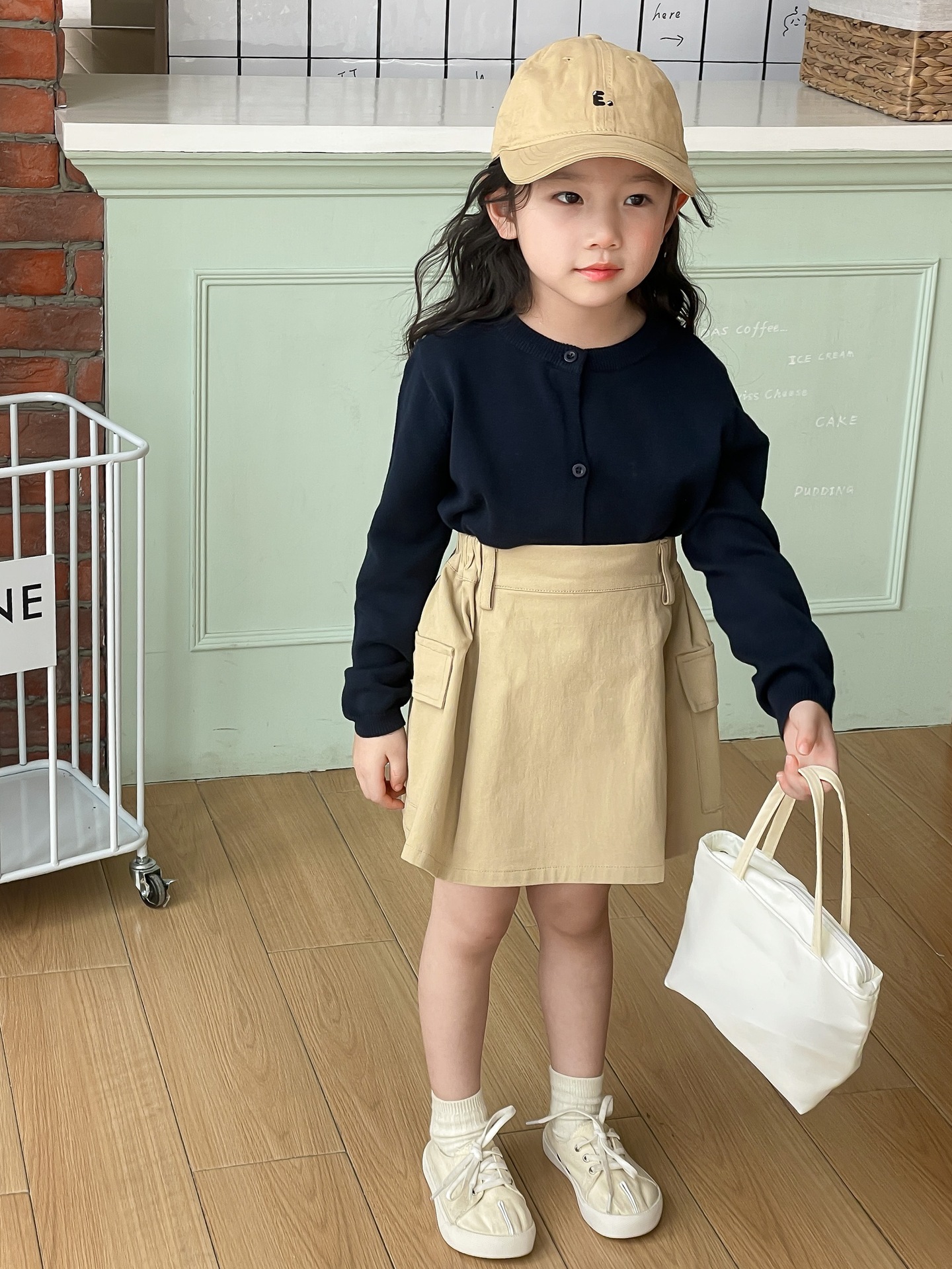 B360E8AF-9339-437B-AB4A-25A9C5