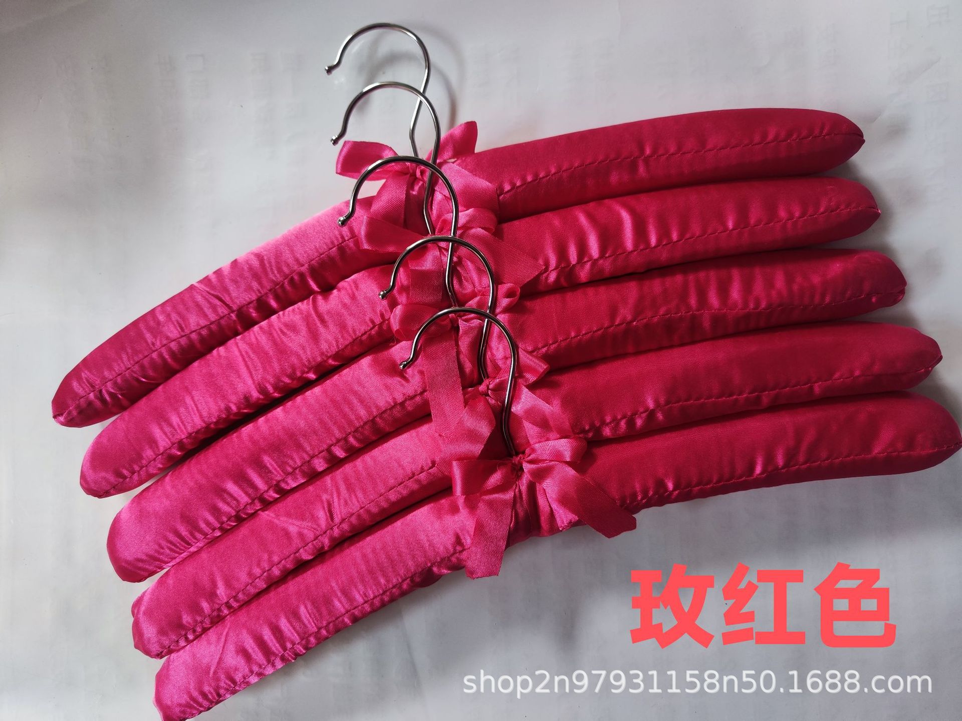 镀铬绸布衣架多种颜色