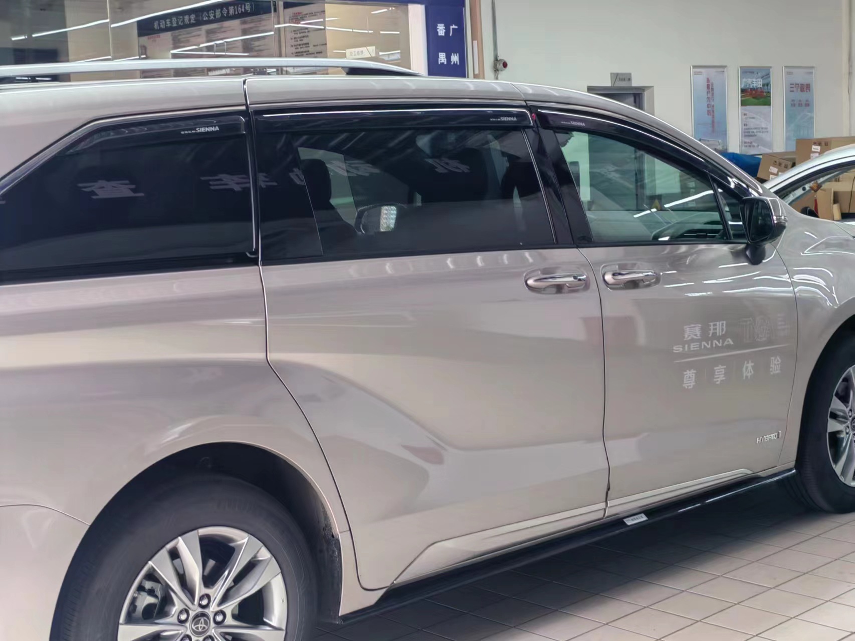 d8139491-0f5b-40d0-8277-75568a