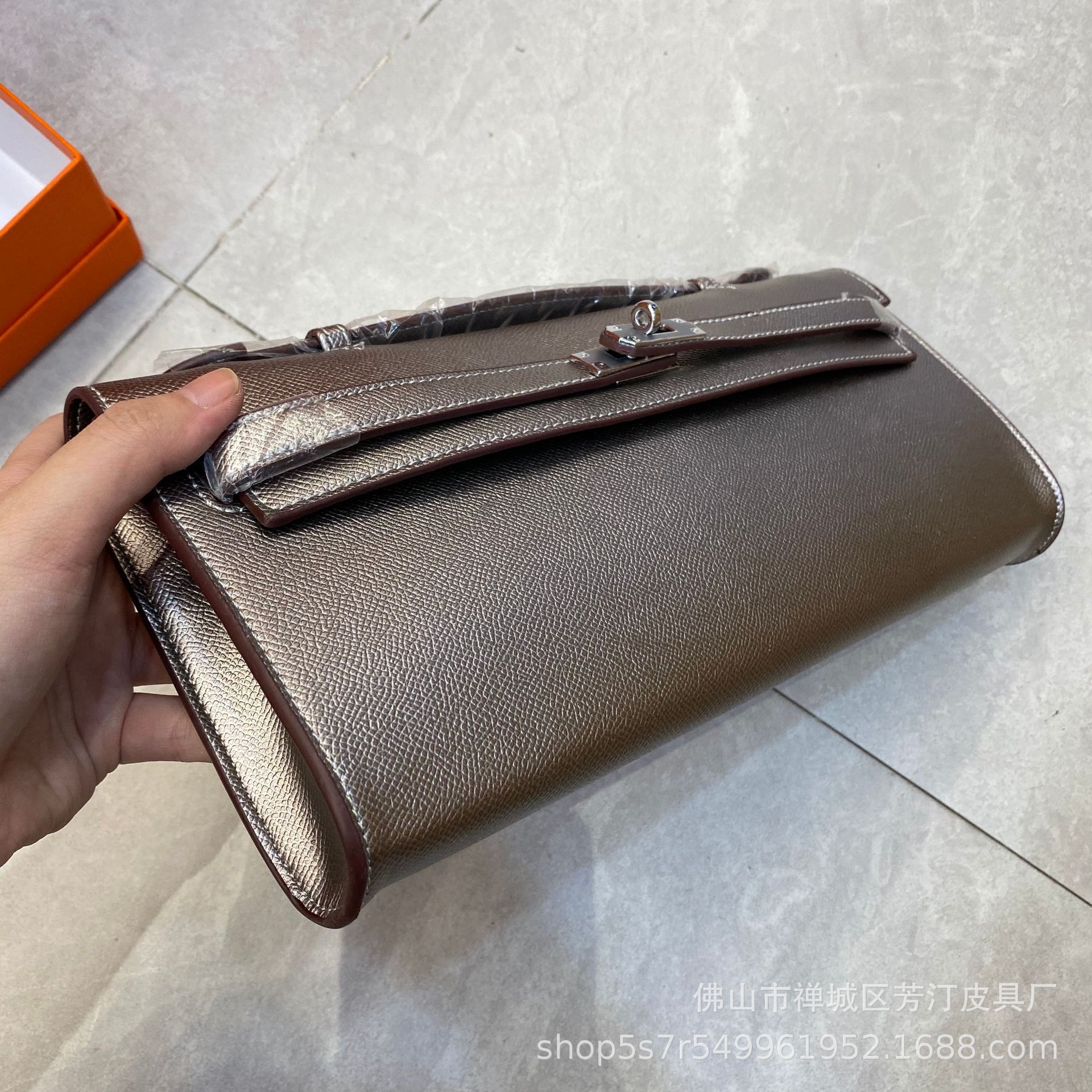 银扣凯莉钱包（盒斜挎