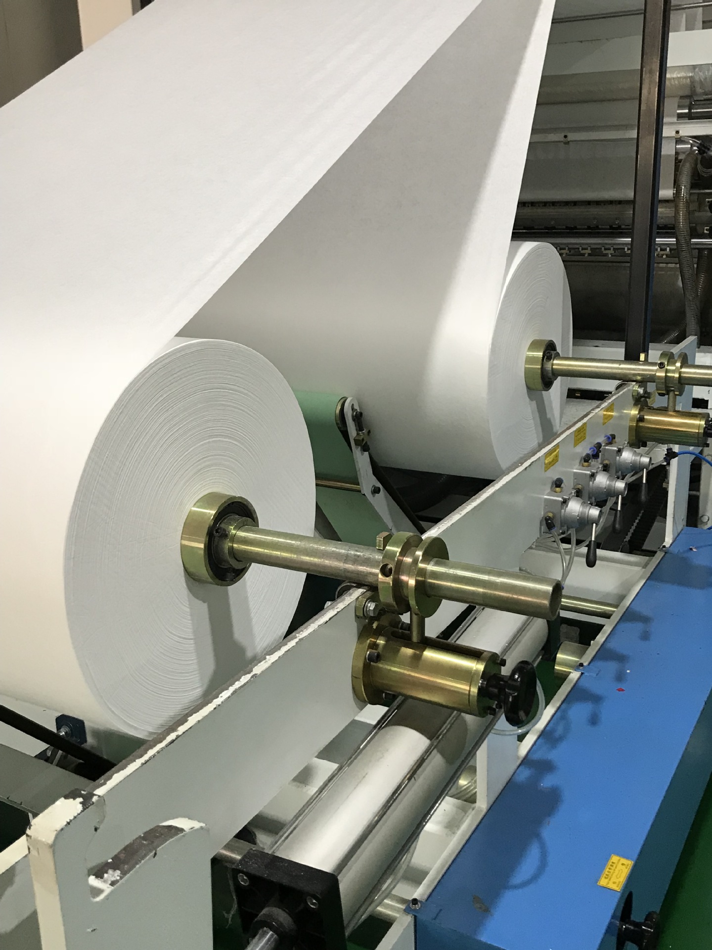 原材料上机 棉柔巾设备 3