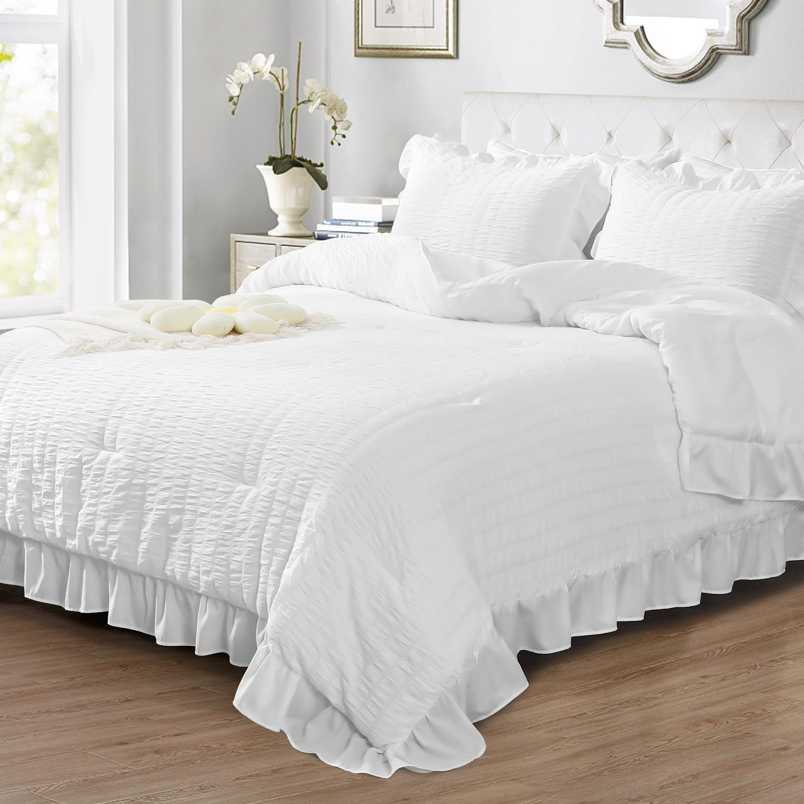 Queen White-01.jpg
