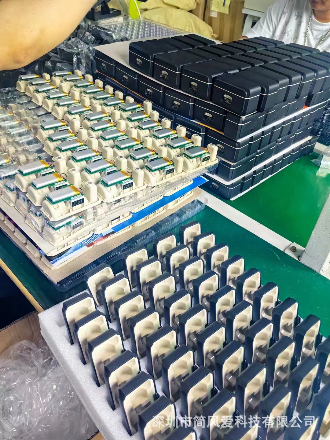 Q8 wireless microphone