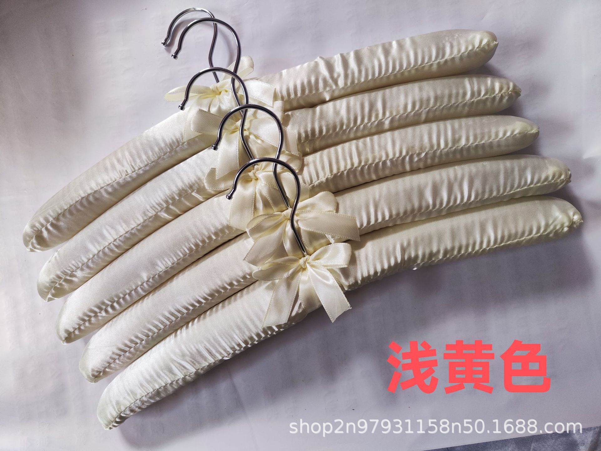 镀铬绸布衣架多种颜色