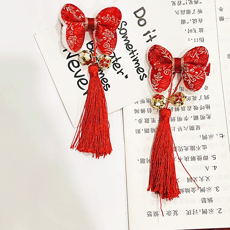红色毛球珍珠流苏发夹