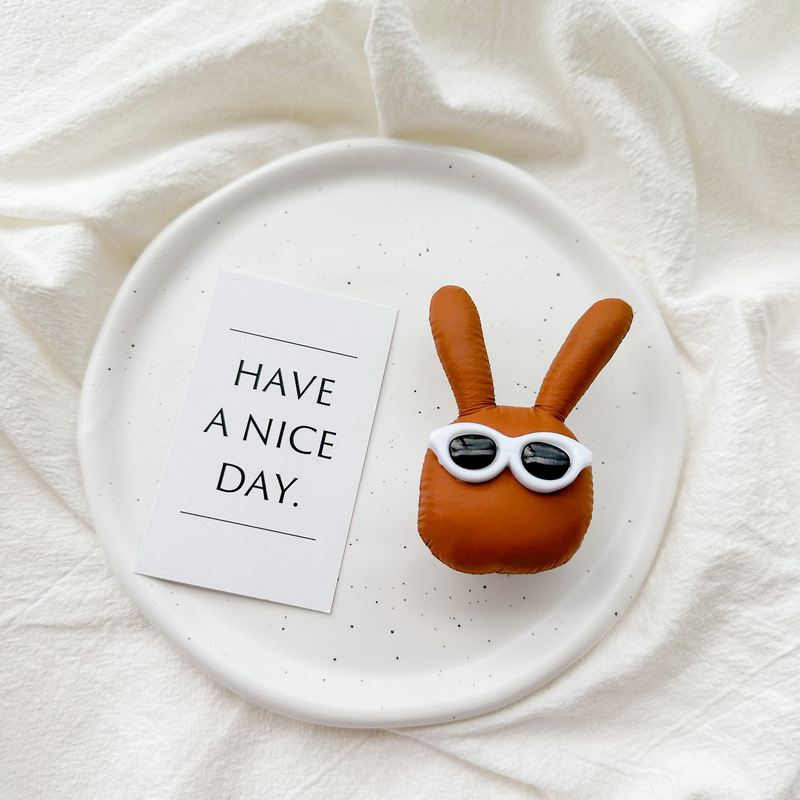 未标题-1-恢复的-恢复的_0001_白支架-砰砰眼镜兔子-