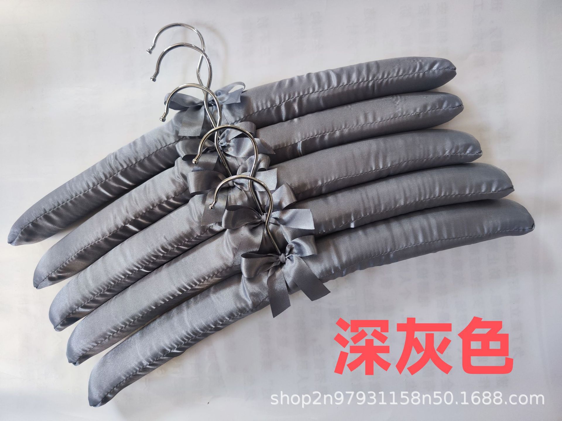 镀铬绸布衣架多种颜色