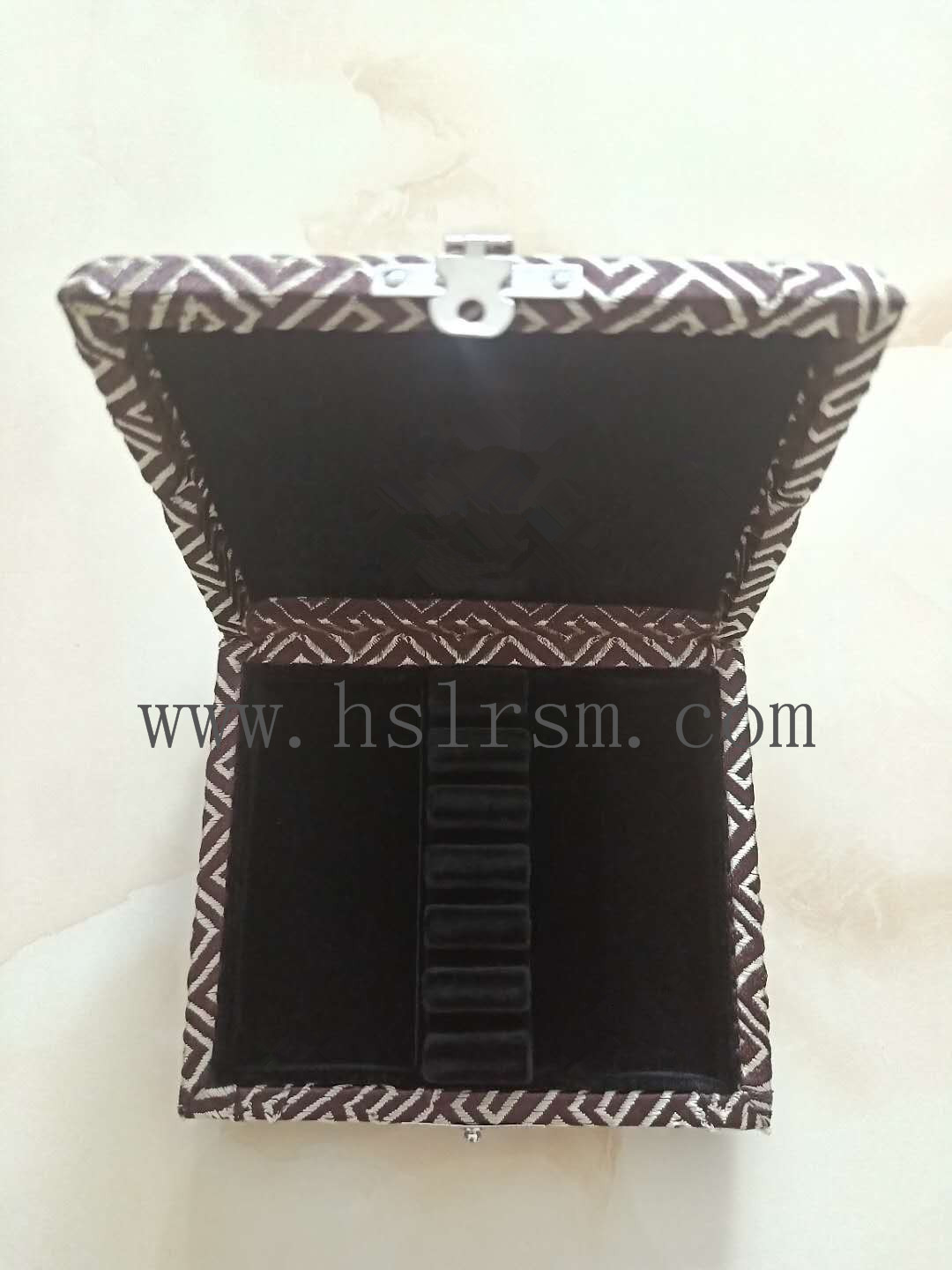 9160409851_734492324