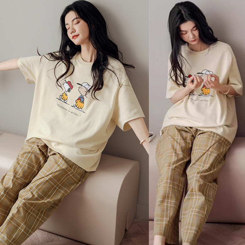 杏色黄手套狗黄格白条裤短长