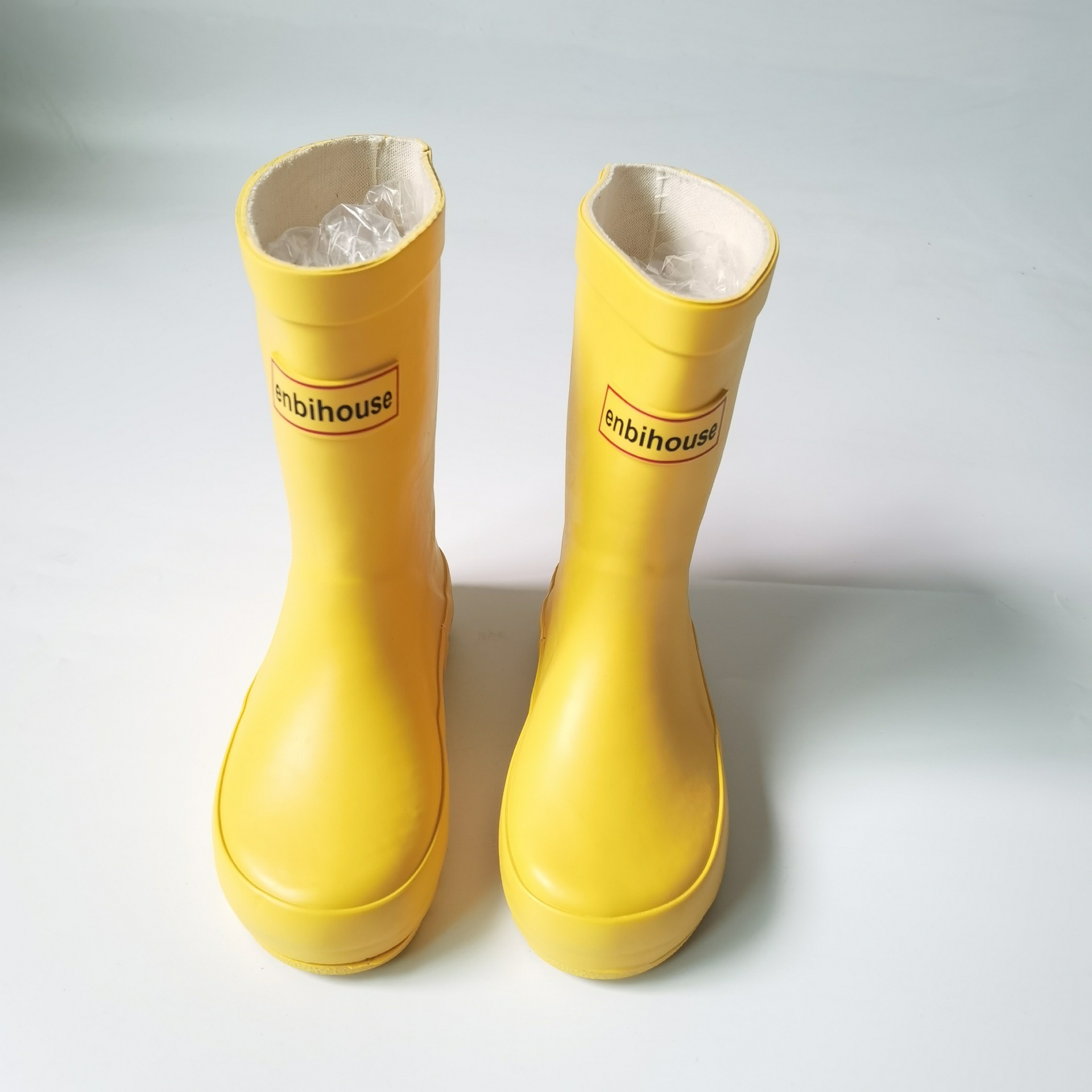 纯色黄色雨鞋