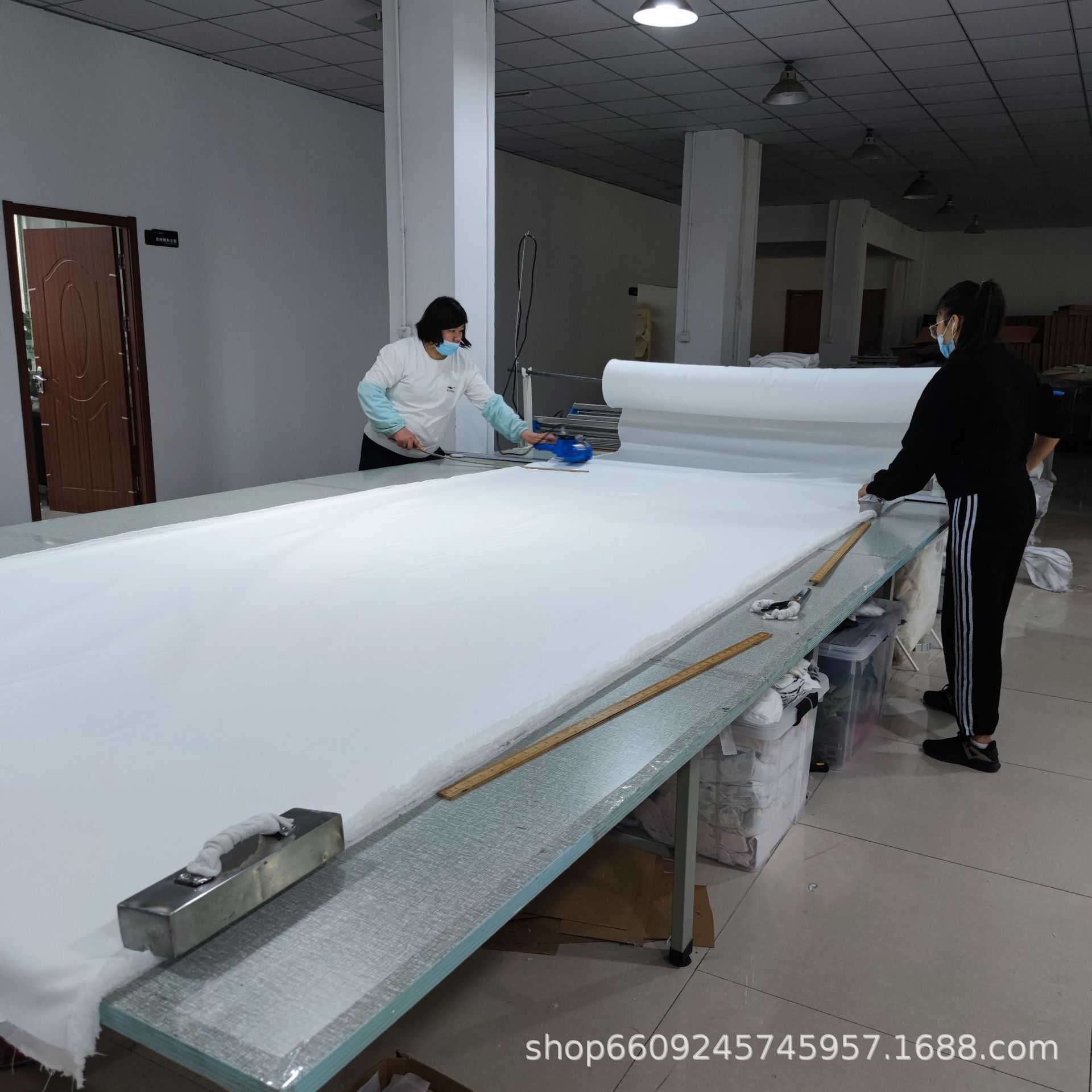 磨毛布裁剪锁边