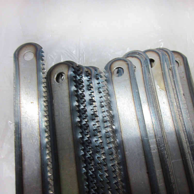柔性钢锯条1