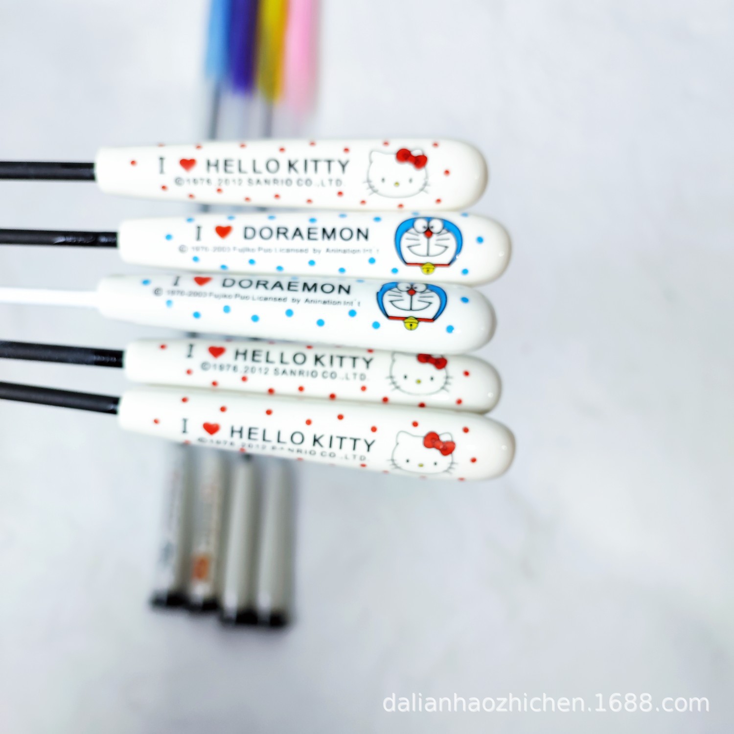 1号，2号：陶瓷手柄，伸缩款逗猫棒。