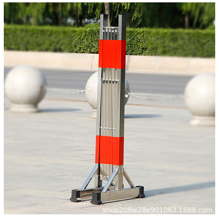 不锈钢伸缩围栏