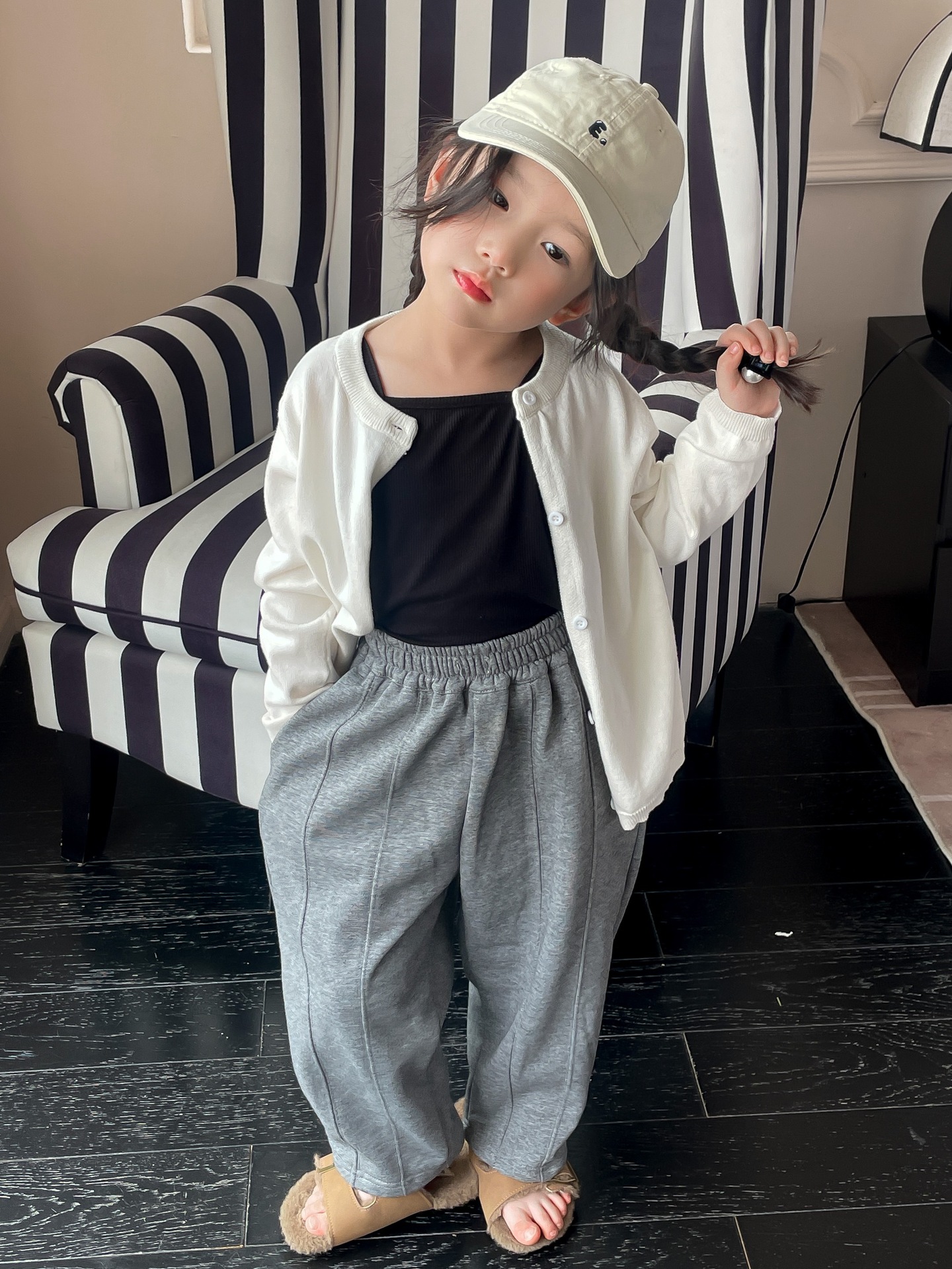 2DB163E4-BA2F-4EA0-8B63-FAD304