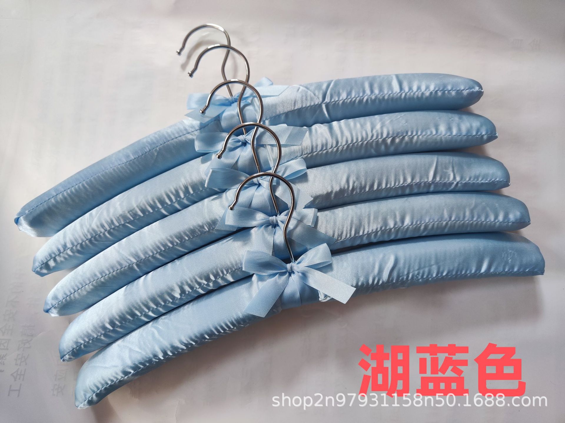 镀铬绸布衣架多种颜色