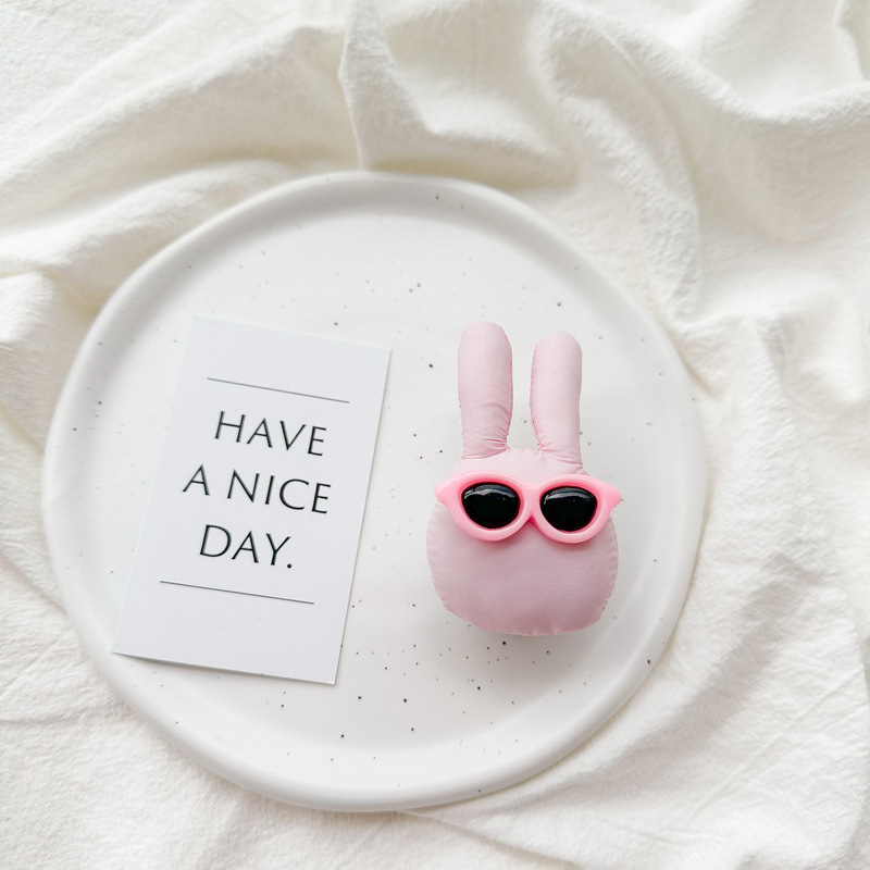 未标题-1-恢复的-恢复的_0004_白支架-砰砰眼镜兔子-