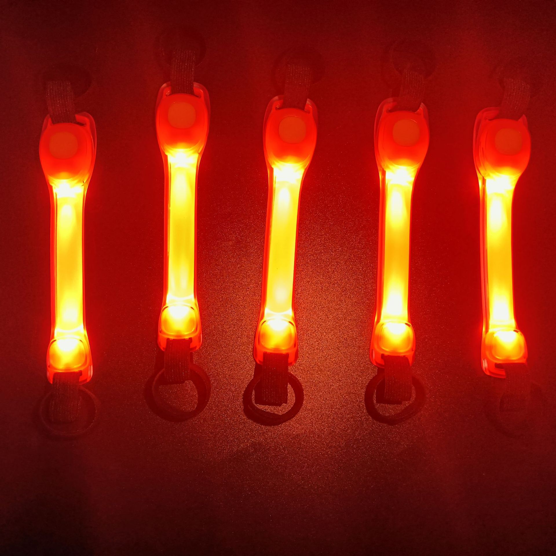 宠物果冻百搭LED夜光吊坠宠物发光绑带发光安全灯狗狗发光项圈