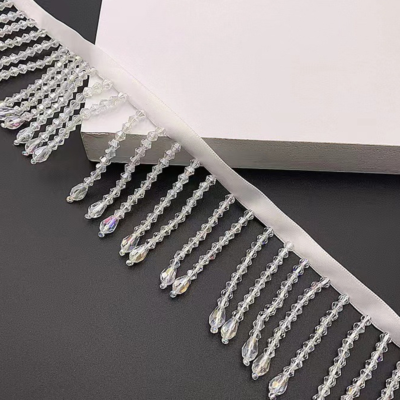 10颗水晶珠排须白色