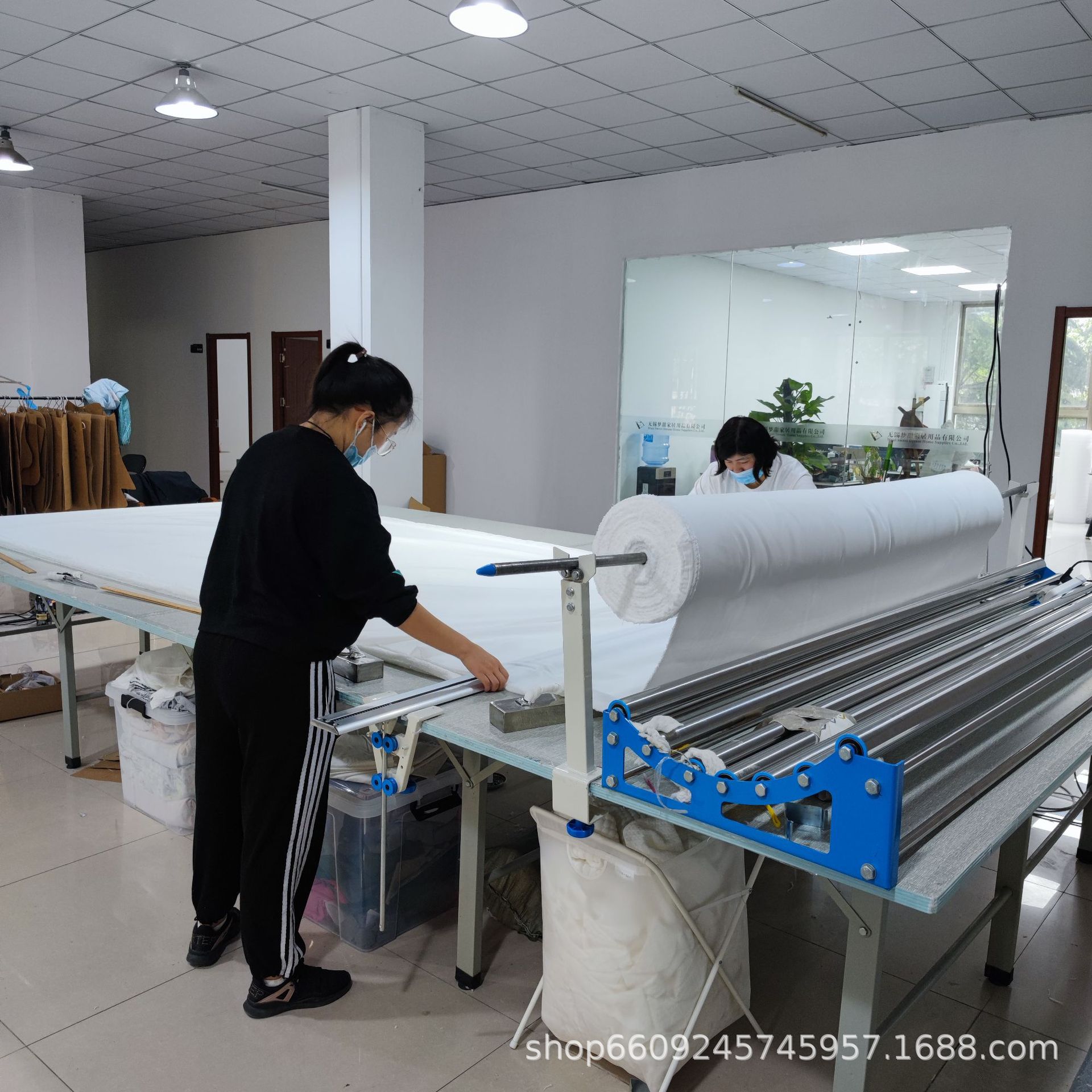 磨毛布裁剪锁边