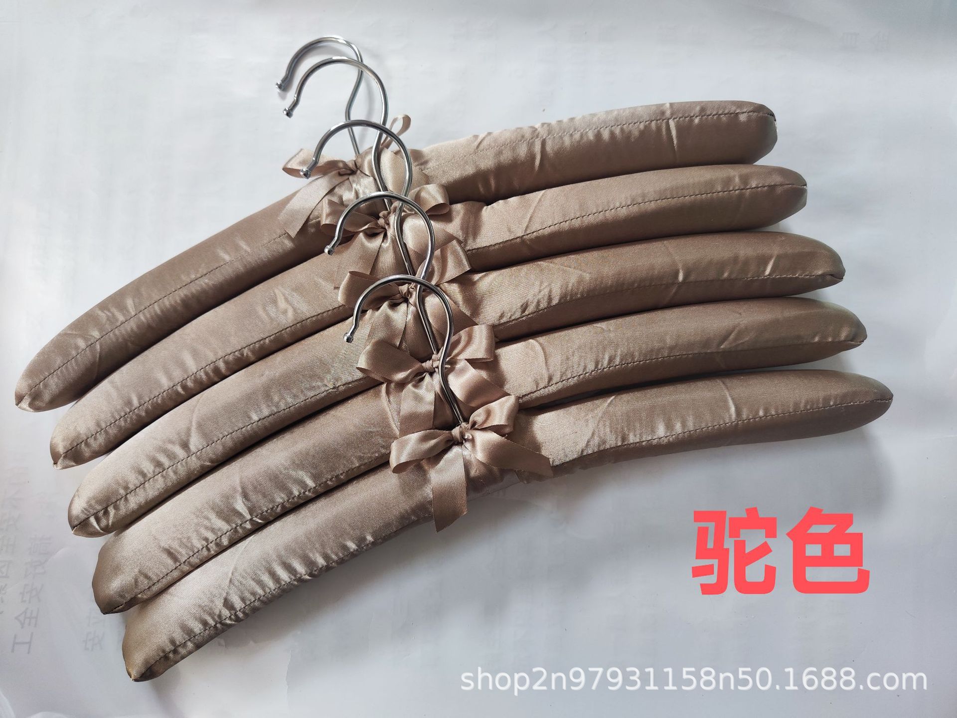镀铬绸布衣架多种颜色