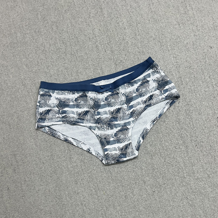 白底树叶.jpg