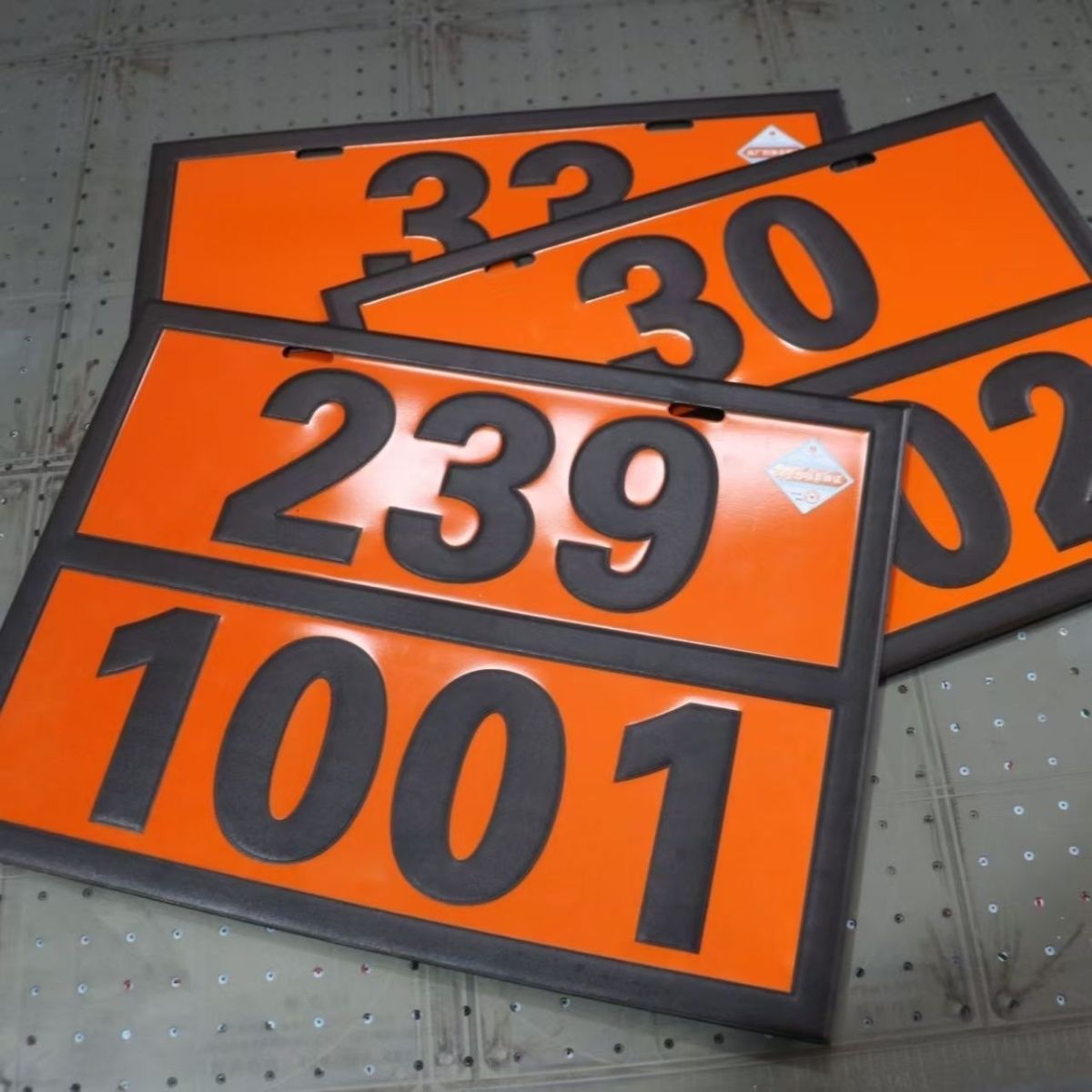 6F01143CD0B99CD0F060E41BF6E64E