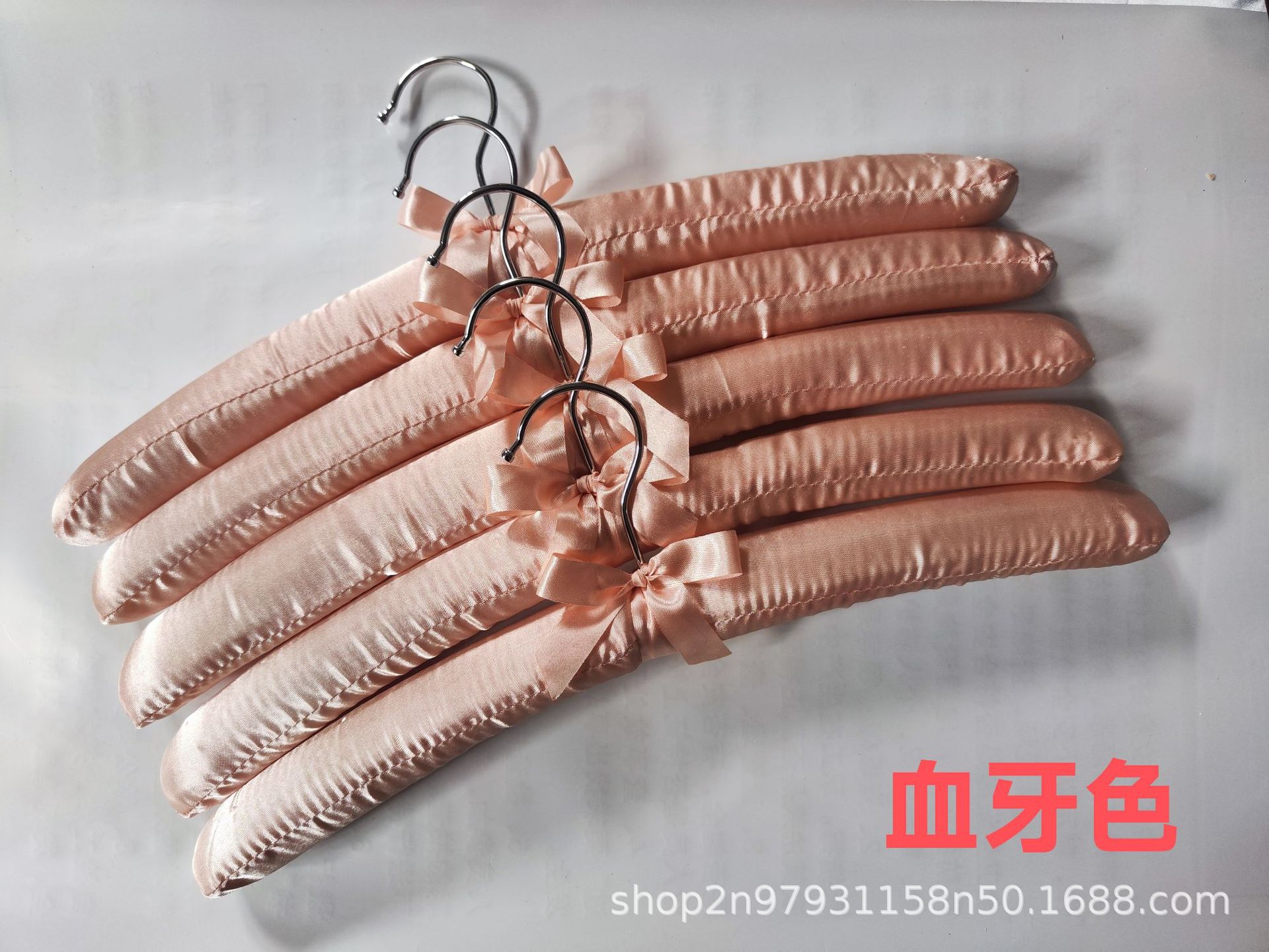 镀铬绸布衣架多种颜色