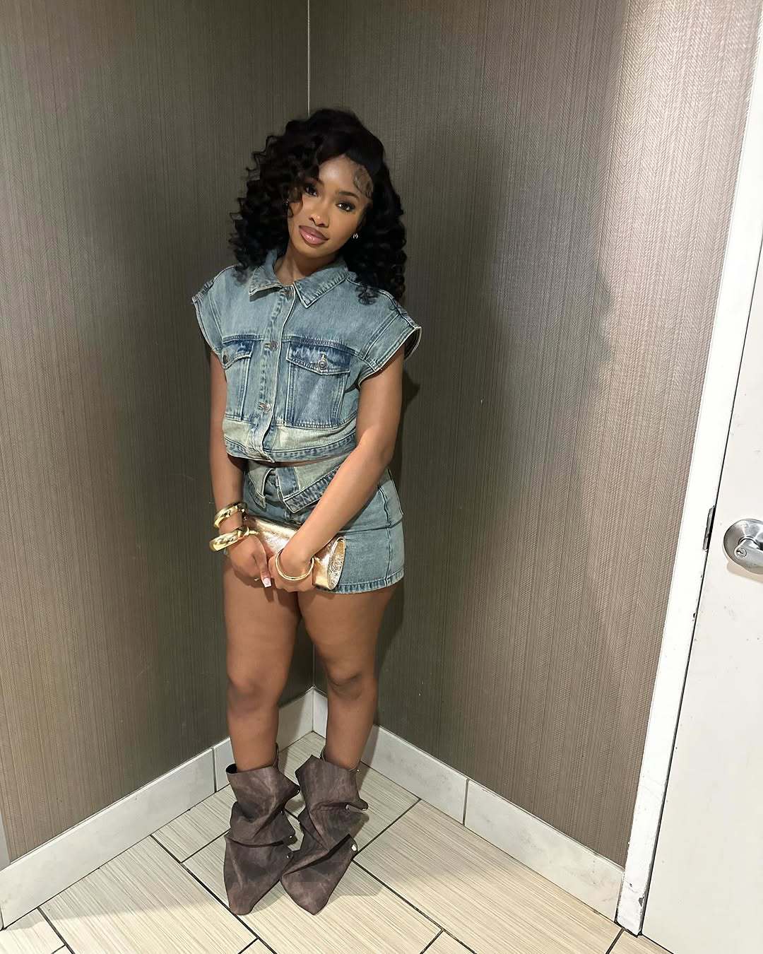 0a49bb6940165b2aed81b665aeefe7