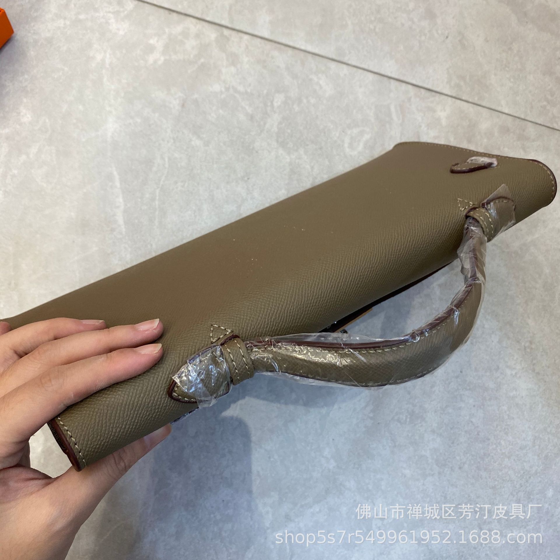 银扣凯莉钱包（盒斜挎